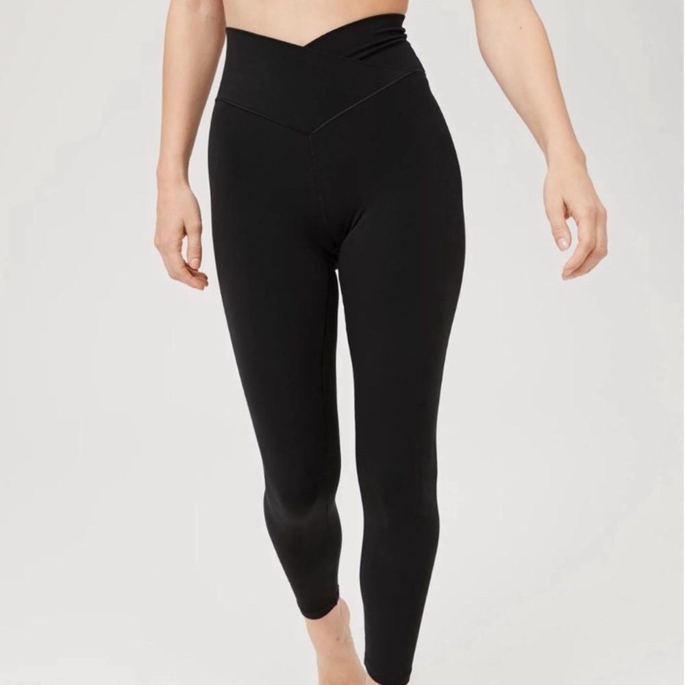 Aerie Offline Real Me High Waisted Crossover Leggings in Black Size Medium